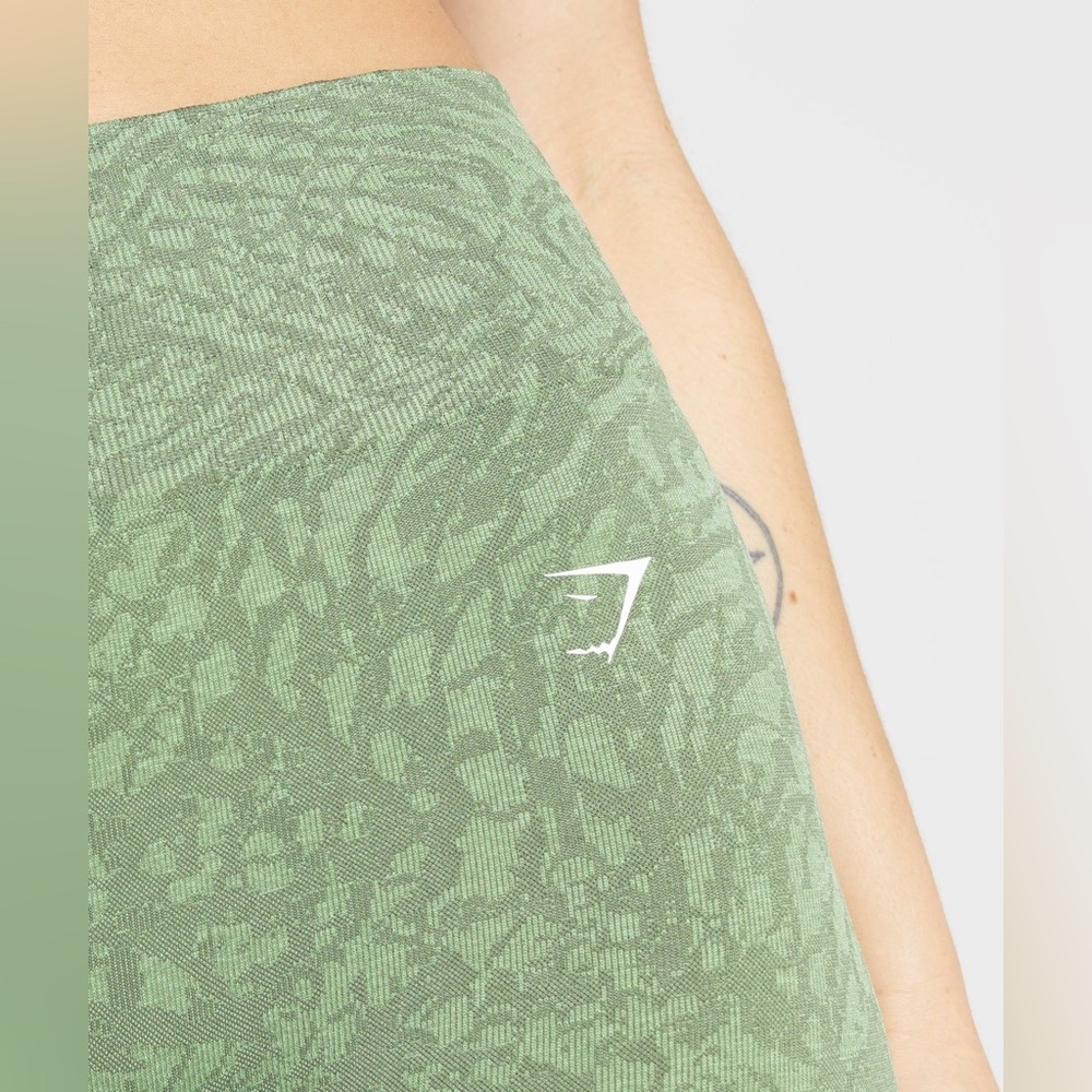 Gymshark green animal print workout activewear set - Picture 9 of 9